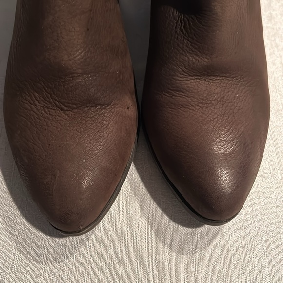 FRYE Women’s Brown Ankle Booties Distressed Texture All Over Size 6 Gently Used - Picture 9 of 16